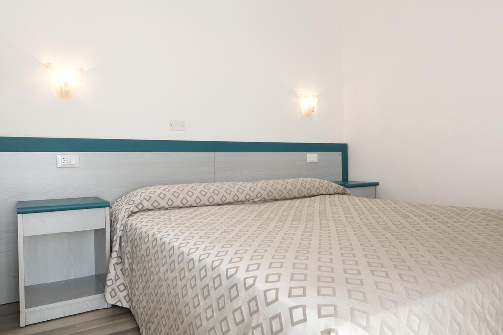 Hotel El Paso Лідо-ді-Єзоло Номер фото